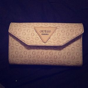 Tan shoulder strap GUESS purse.